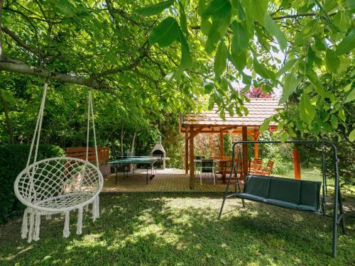 Vonkajšia záhrada v ubytovaní Holiday Home Racz by Interhome