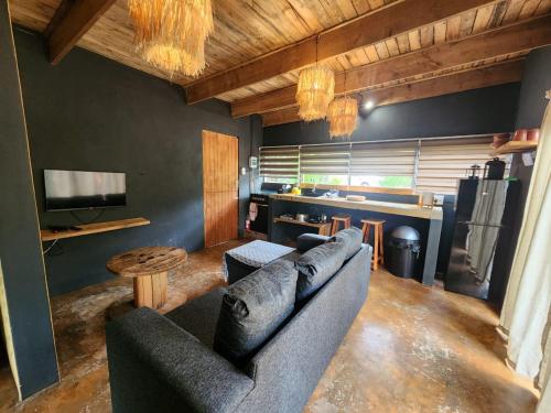 Η κουζίνα ή μικρή κουζίνα στο Hartbeest Bush Lodge 4