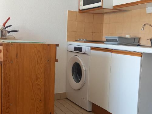 Appartement 2 pièces avec parking privé, Sète - FR-1-472-123