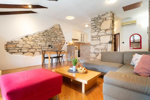 App with Arena Amphitheatre Arena nearby