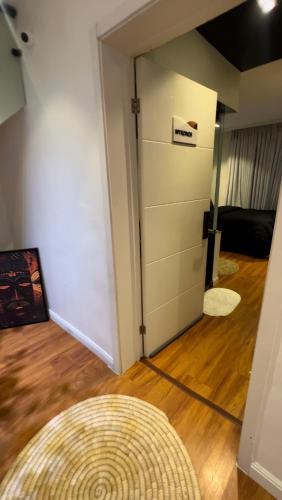 Postel nebo postele na pokoji v ubytování Lustro Homes