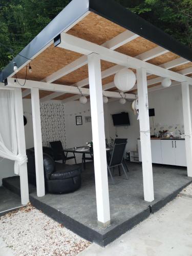 Kawasan patio atau luaran di MERLIN House