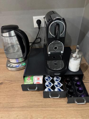 a black blender sitting on top of a counter at Mahesars Home in Gevelsberg