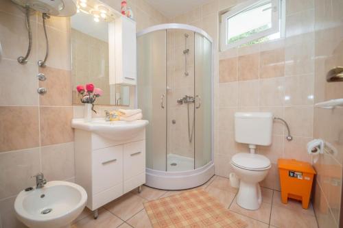 Koupelna v ubytování Pet Friendly Escape Njivice