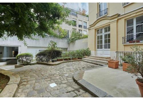 Apartment Le Marais Place des Vosges by Studio Prestige