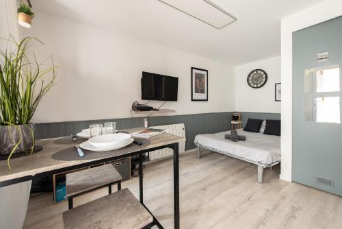 Studio moderne - proximité gare et espace extérieur