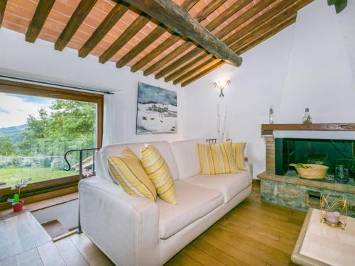 Χώρος καθιστικού στο Holiday Home Podere Salcerini by Interhome
