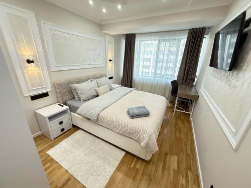 White and Cozy Apartment in the Center