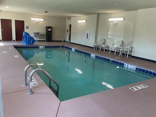 a large swimming pool in a hotel room at Cobblestone Hotel & Suites - Torrington in Torrington