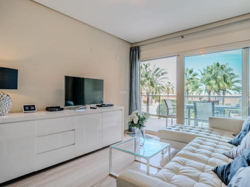 Μια τηλεόραση ή/και κέντρο ψυχαγωγίας στο Apartment Marmara Luxury First Line by Interhome