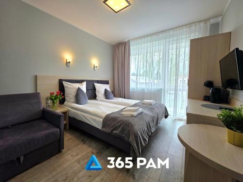 Ένα ή περισσότερα κρεβάτια σε δωμάτιο στο 365PAM - Dominikana Studio Apartamenty - PRZY PLAŻY