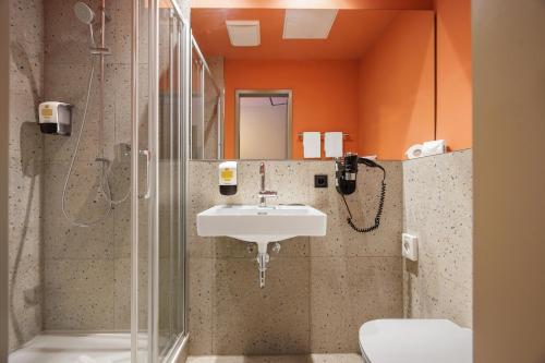 Koupelna v ubytování McDreams Hotel Wuppertal City