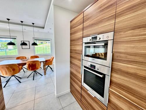 Dapur atau dapur kecil di Vila SofiOmi