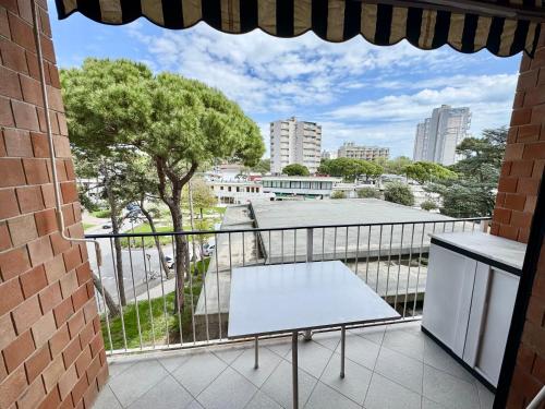 Balkoni atau teres di Piazza del Sole Apartment- 1 minute walk from the beach- free park