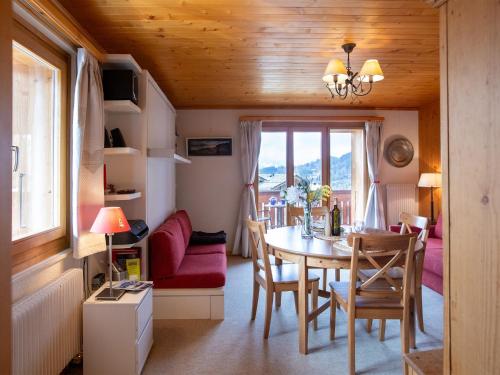 Apartment Montagnards 12 by Interhome