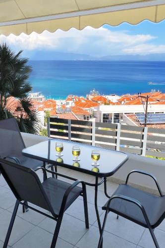 Rona Vista Suites Sea view modern living