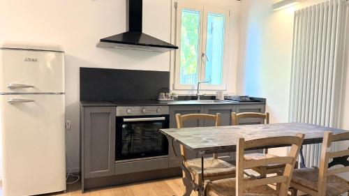 Imagen de la galería de SE165 - Senigallia, trilocale in centro con terrazzo e aria condizionata, en Senigallia