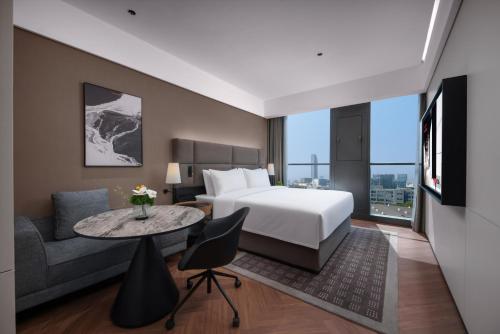 Postel nebo postele na pokoji v ubytování Intercity Hotel Shanghai Jinqiao