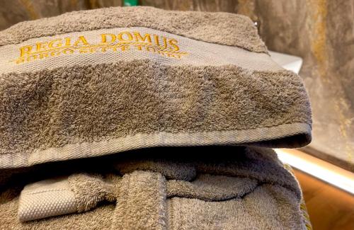 a pile of towels stacked on top of each other at Suite-Regia Domus in Sovereto