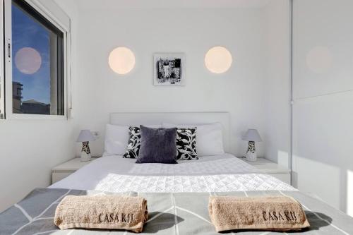 019 Stylish 3 Bed Ibensa Square Apt, near Beach & Bars