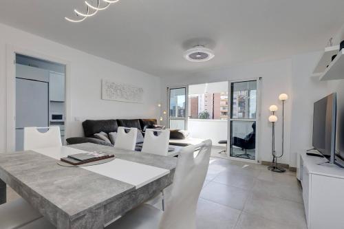 019 Stylish 3 Bed Ibensa Square Apt, near Beach & Bars