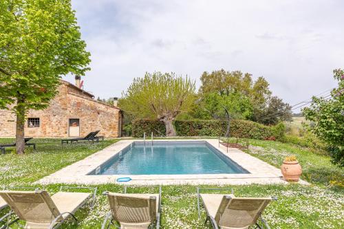 a swimming pool in the yard of a house at Podere Poggiolo in Trequanda