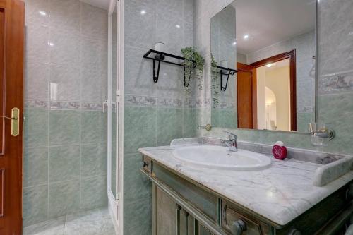 013 Pueblo Evita Club, Private 2 Bed Benalmadena Apt Close to Beach
