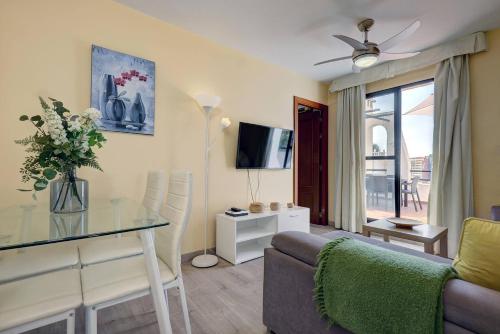 013 Pueblo Evita Club, Private 2 Bed Benalmadena Apt Close to Beach