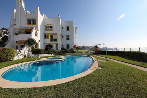 082 - Stunning Sea Views Beachfront Apartment