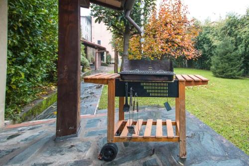 Taman di luar Palazzo Ferretti - Pietrasanta