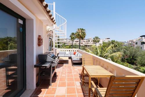 029 Santa Maria Elviria Golf Sea Views Penthouse, Private Terrace