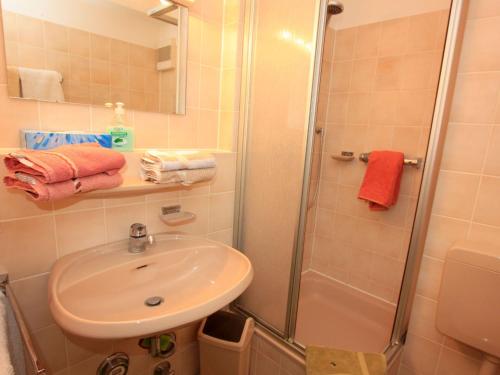 Ένα μπάνιο στο Ferienwohnung Wagner mit 35 qm Fr