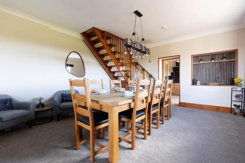 Galeriebild der Unterkunft Spacious 4-Bed Lake District Getaway for Groups in Mealsgate