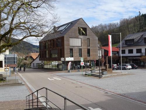 a building on the side of a street at Ferienwohnung Mühlengrün in Oberwolfach