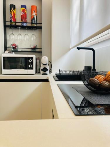 a microwave sitting on a counter in a kitchen at City Garden Loft in Pescara