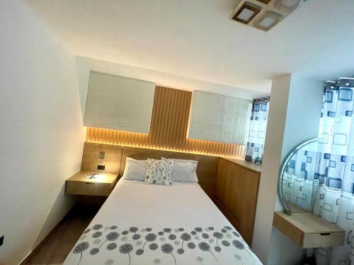 a small bedroom with a bed and a window at Casa de Bris in Arequipa