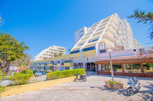Rocha Beach Apartment, with Pool, 100m from the beach!