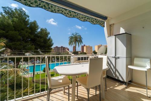 Benidorm piscina terraza a minutos de la playa