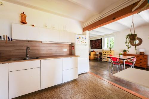 Photo de la galerie de l'établissement Jardin Bohème - Jardin terrasse et cuisine dété., à Marseille