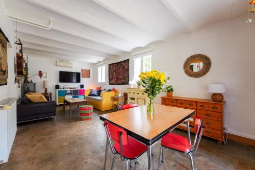 Photo de la galerie de l'établissement Jardin Bohème - Jardin terrasse et cuisine dété., à Marseille