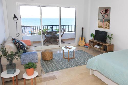 Amazing studio in front of the sea