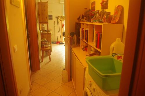 a kitchen with a green sink in a room at condominio vite in Misano Adriatico