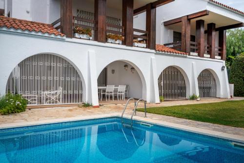 At503 Ground floor & pool, beach 15min walk away