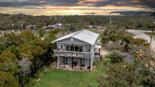an overhead view of a house on a yard at Panoramic View Canyon Lake Home in Canyon Lake