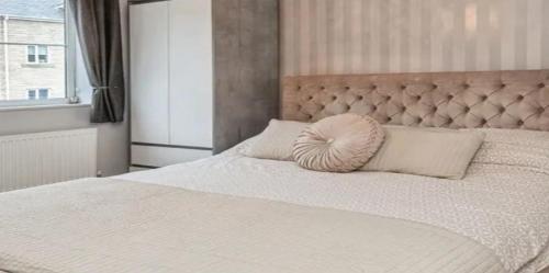 Ένα ή περισσότερα κρεβάτια σε δωμάτιο στο LoneryLuxuryHome Chantignan