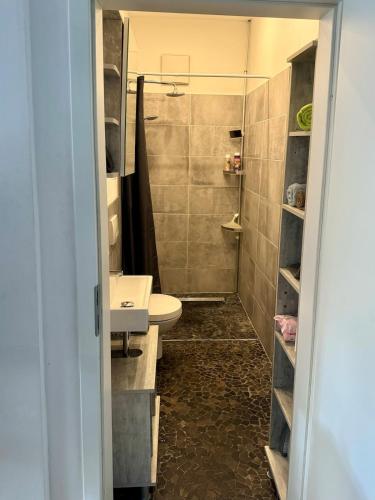 a small bathroom with a toilet and a sink at 1-Zimmer-Apartment mit Balkon nähe ICE-Bahnhof in Kassel