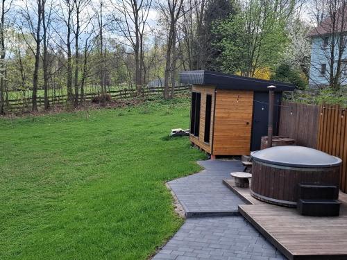 a sauna and a hot tub in a yard at Szychów z widokiem in Stara Łomnica
