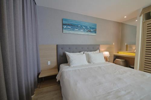 a hotel room with a bed and a boat at Nguyen Le Villa Long Hải in Long Hai