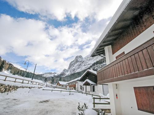 アパートメントから撮影された、または一般的な山の景色