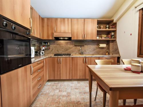 Η κουζίνα ή μικρή κουζίνα στο Apartment Cascata by Interhome